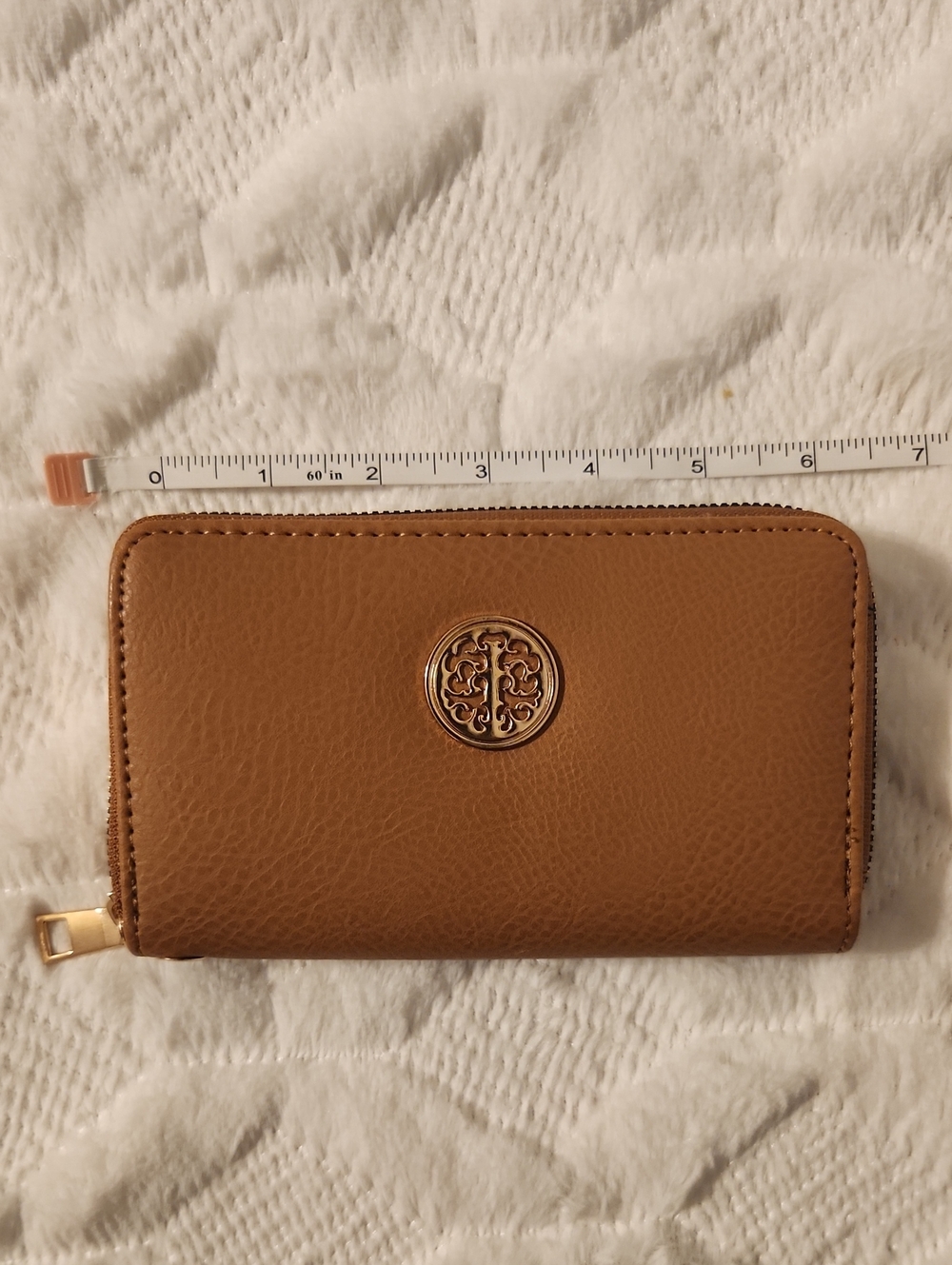 Classic Zip-Around Wallet in Tan with Gold Accent - Picture 2 of 6
